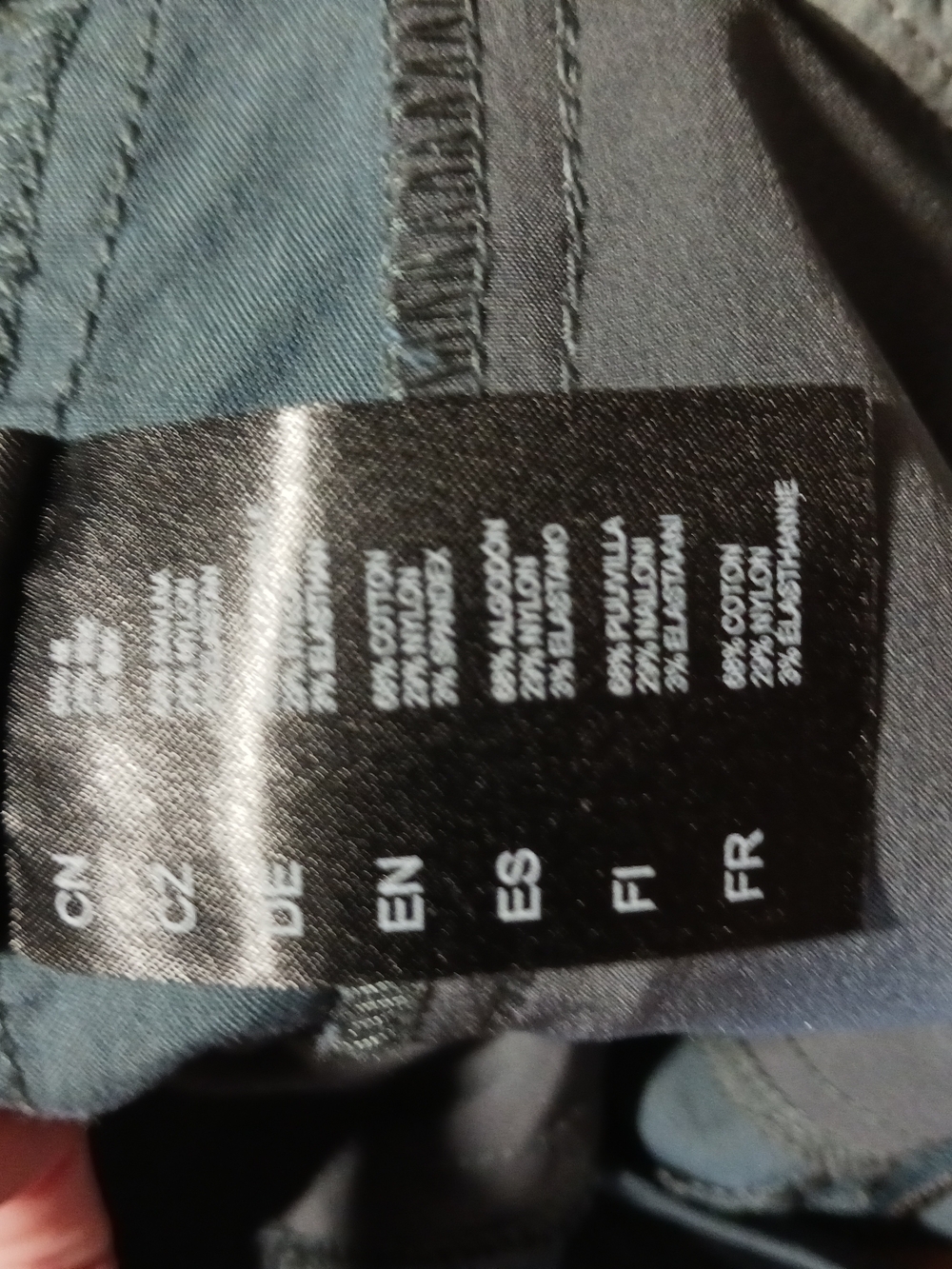 Kuhl EUC Women's Navy Cargo Pants in Size 8 Stretch - Picture 5 of 9